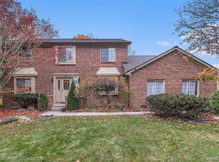25309 Bridlepath Ln, Farmington Hills, MI 48335