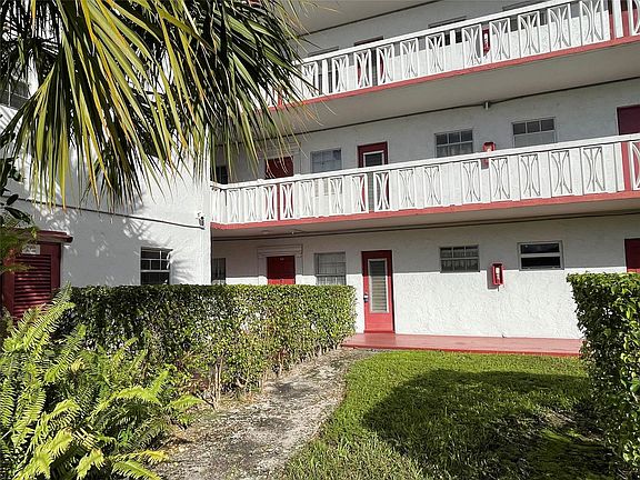4th image of 4140 NW 44th Avenue #108
