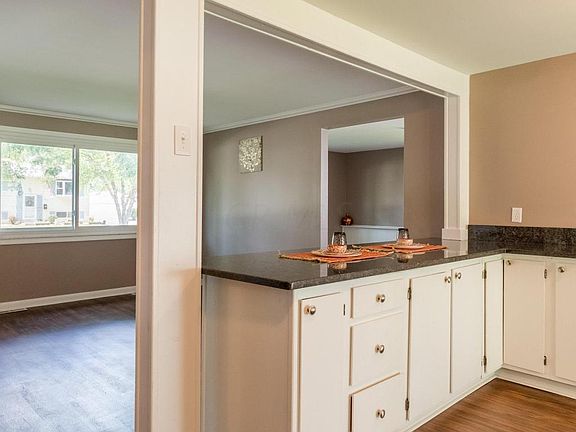 3rd image of 3492 Manila Dr