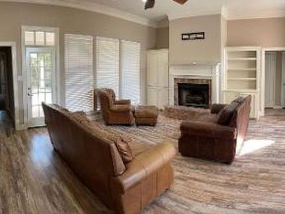 2nd image of 2247 Windsor Ct