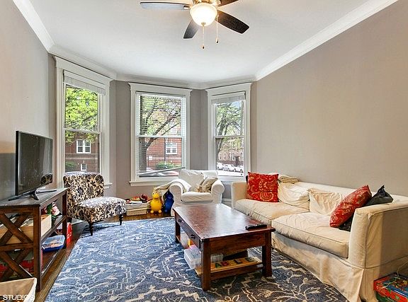 2nd image of 3634 N Damen Ave
