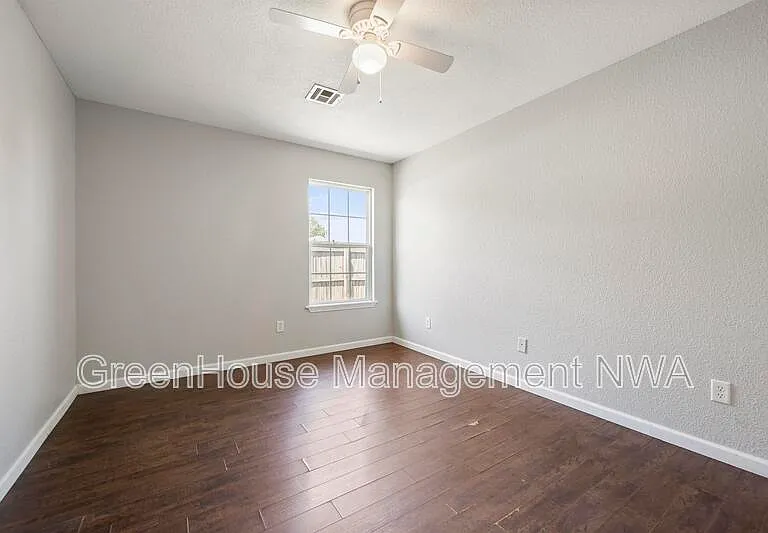 520 Dewberry Ln — Photo 13
