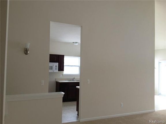 4th image of 3365 Grove Ln
