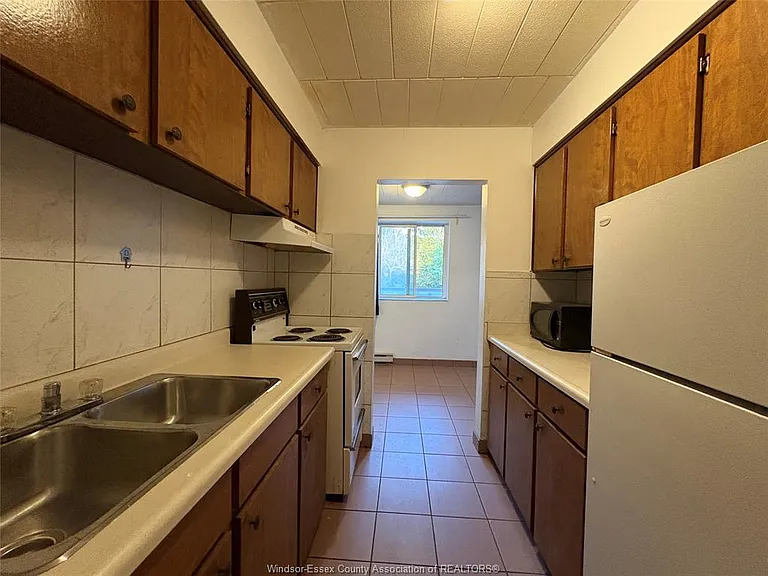 3044 Sandwich St #202 — Photo 6