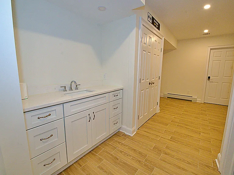 2408 Hammett Ave — Photo 23