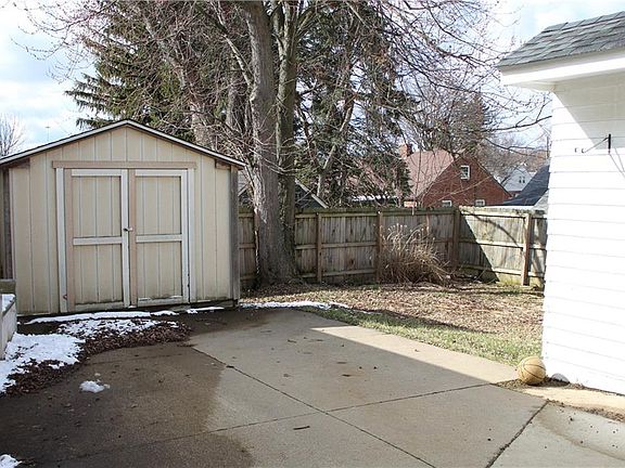 4th image of 919 28th St NE