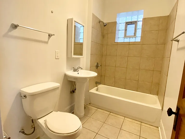 3244 N Oakley Ave #1F — Photo 14