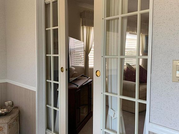 5th image of 450 Dolphin Cir