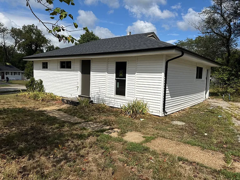 5662 Parchester Dr — Photo 1