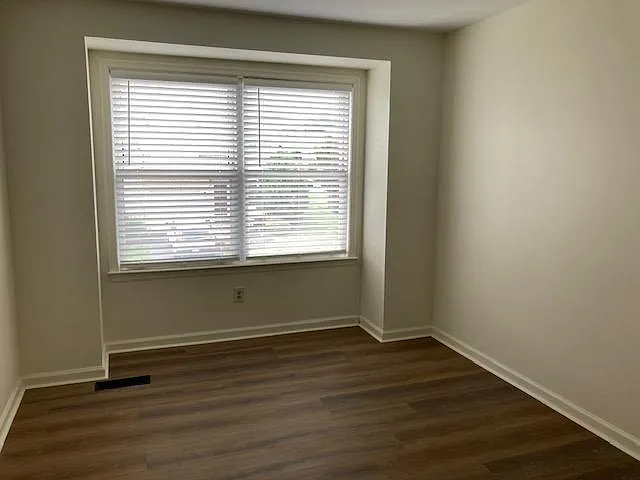 327 Oxford Pl — Photo 16