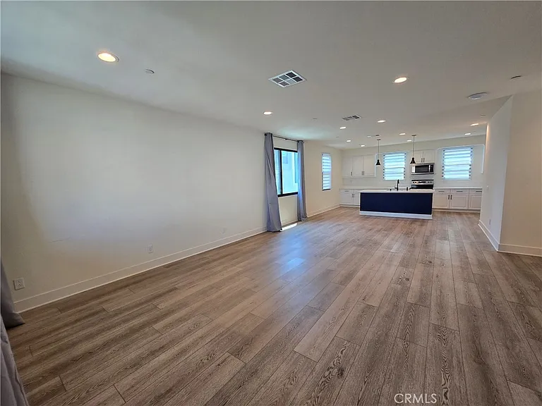 250 N Standard Ave — Photo 3