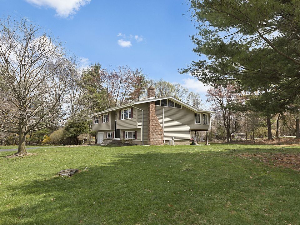 1st image of 7 Dorchester Dr