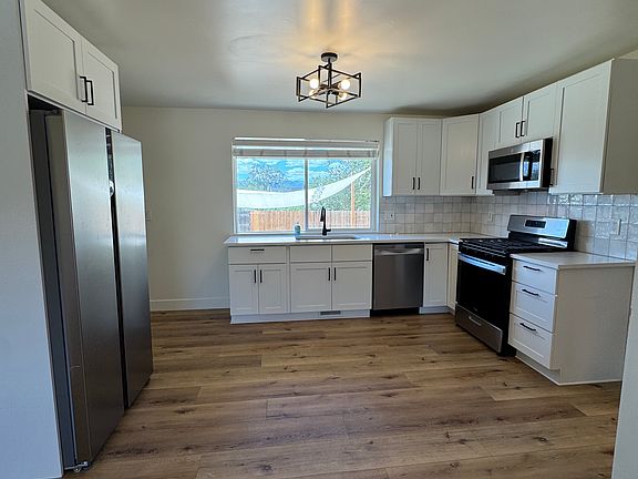 kitchen/ Brand New Appliances