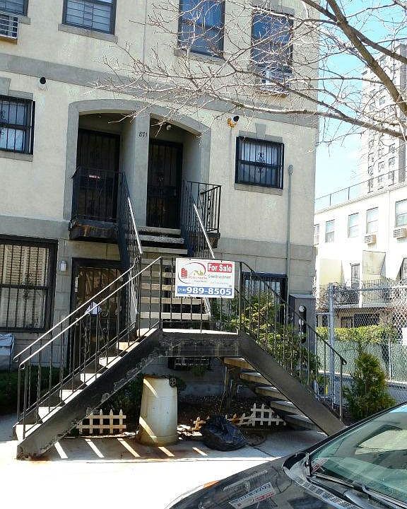 871 Under Hill Ave