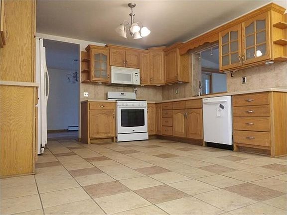 3rd image of 952 Peach St