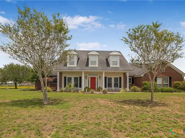 230 Dewberry Ln, Victoria, TX 77904