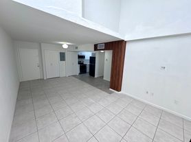8820 Fountainbleau Blvd