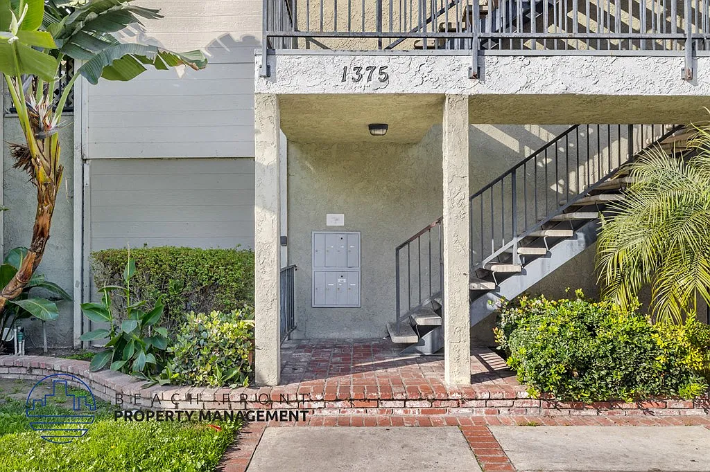 Floor plan 2 Bed 2 Bath - 1375 Temple