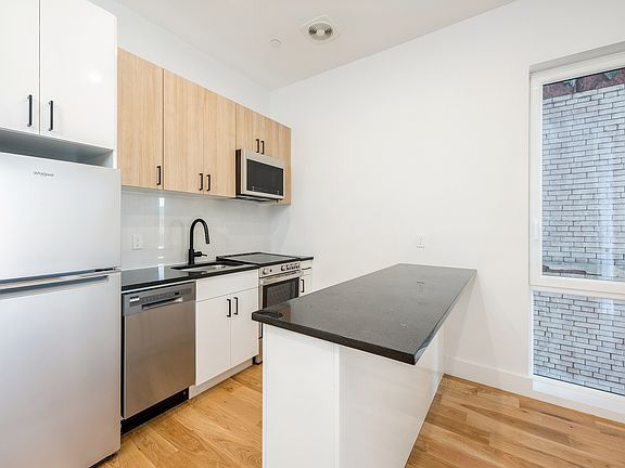3rd image of 598 Eagle Ave APT 4B
