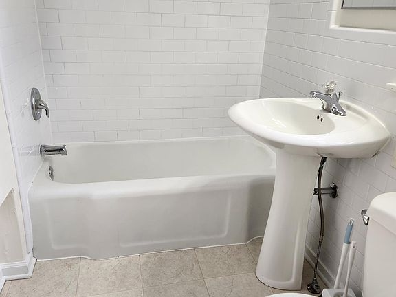 2nd image of 1344 Thornwood Pl #A