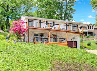 121 W Mohawk Dr, Malvern, OH