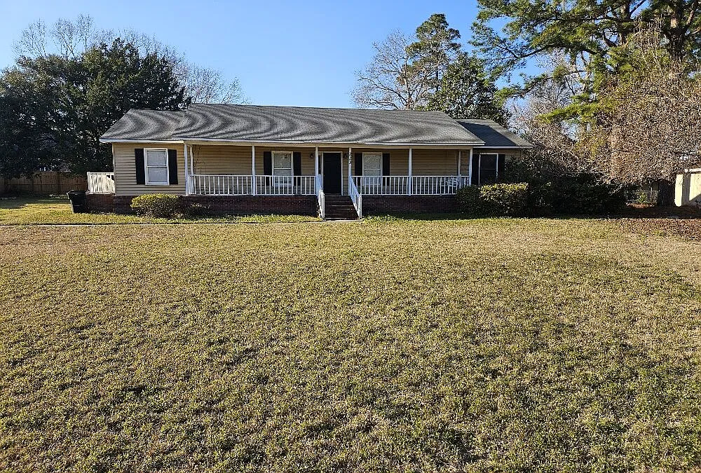 4 bed, 3.5 bath, 1971 sqft, $2,200 — Photo 1