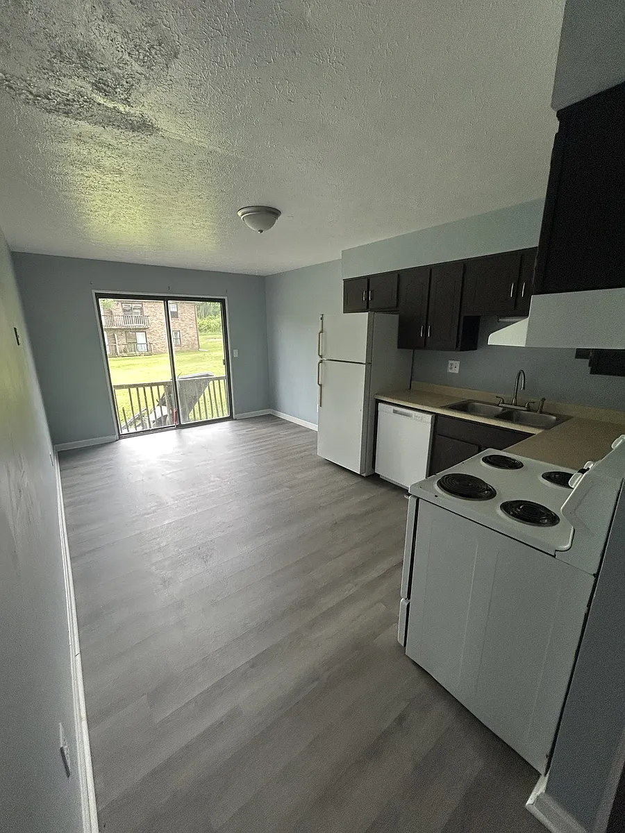 Building Photo - 720 E Lincoln Trail Blvd #5