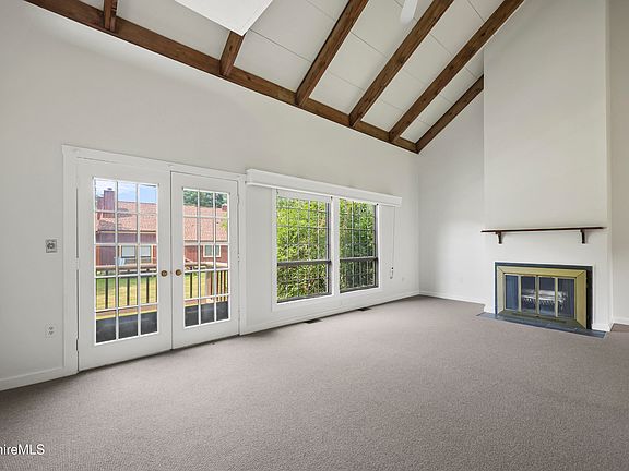 3rd image of 16 Windflower Way #16