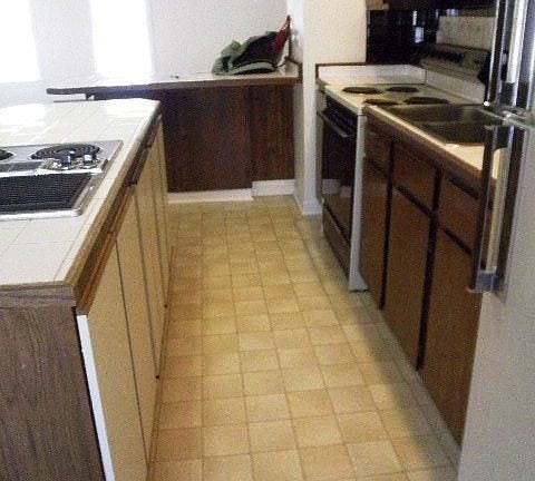 Kitchen and breakfast bar