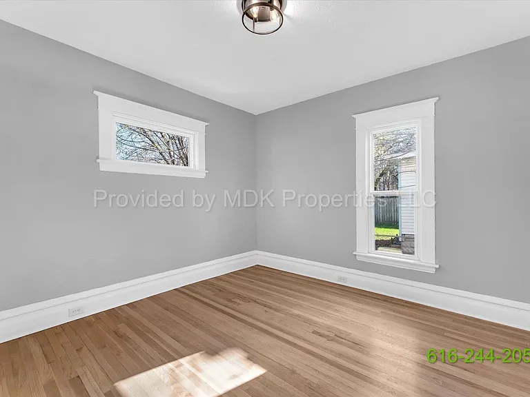 425 Woodlawn St SE — Photo 28