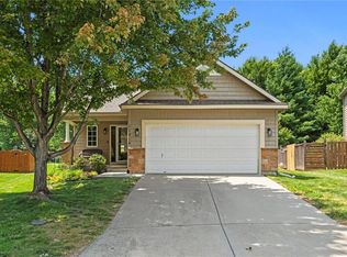 11016 Whispering Ln, Kansas City, KS 66109