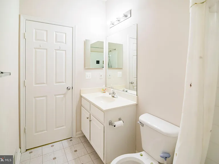 21785 Jarvis Sq — Photo 30