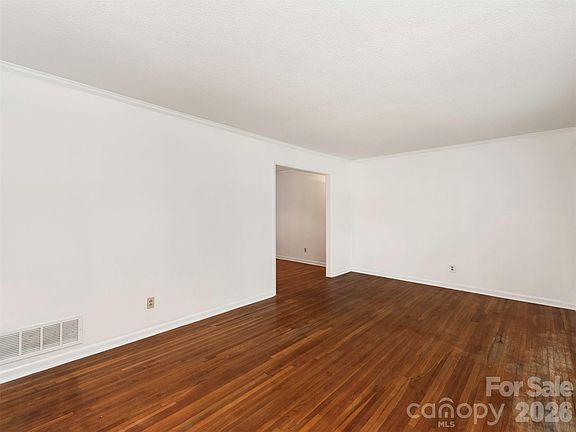 5th image of 8121 Greenbrook Rd