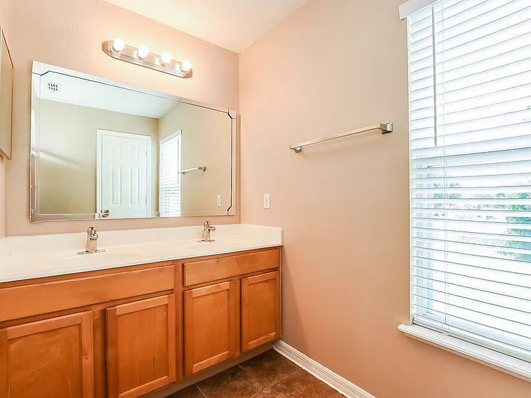 1113 Benan Ct — Photo 12