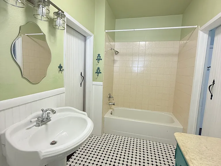 617 Grove St — Photo 15
