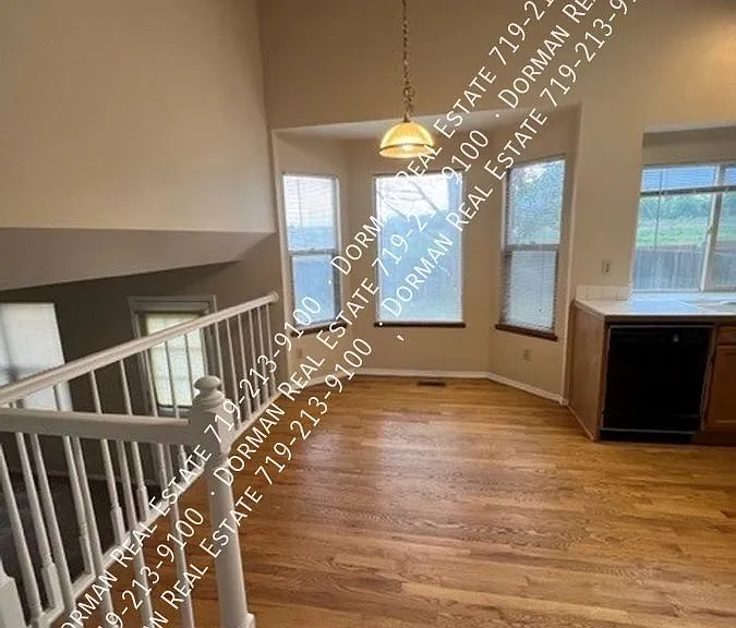 1275 Grass Valley Dr — Photo 4