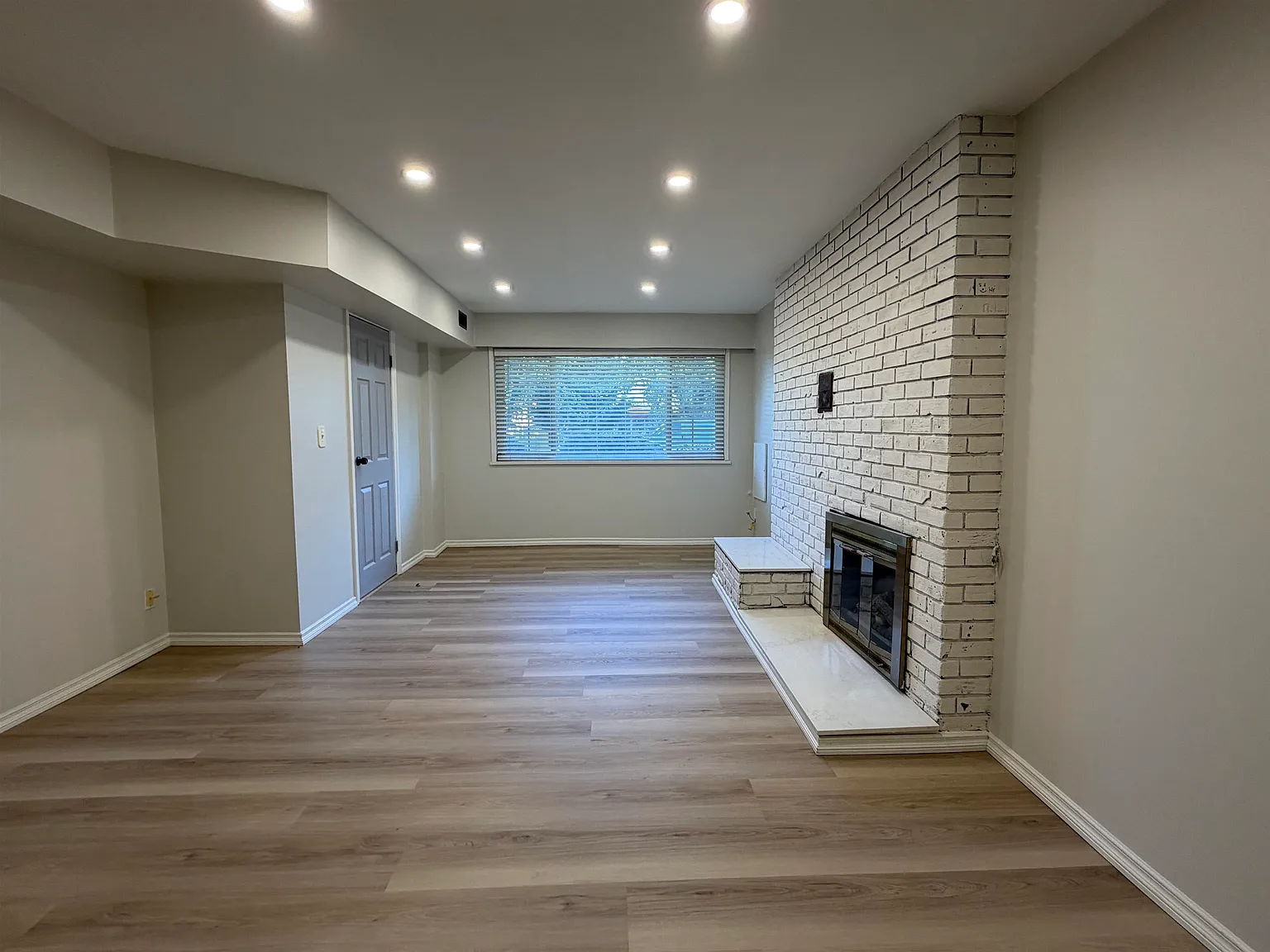 2 bed, 1100 sqft, $2,200 — Photo 2