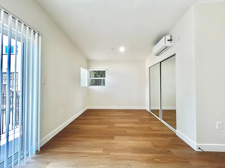 1917 Santa Ynez St — Photo 20