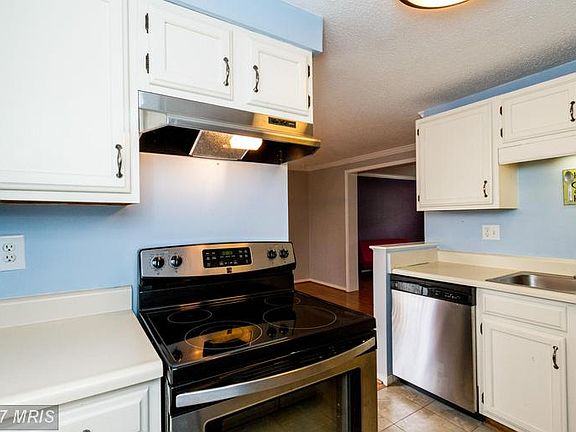 3rd image of 833 Oak Leaf Ct