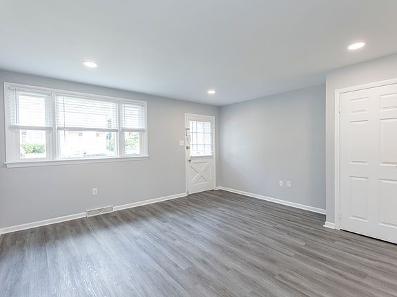 5th image of 322 Shearer St Floor 1