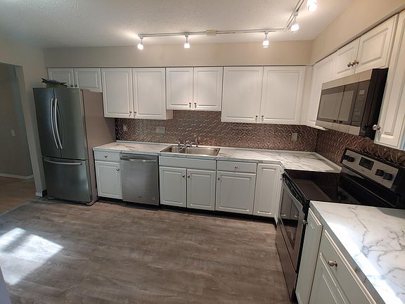 4th image of 2533 Wesmeade Dr