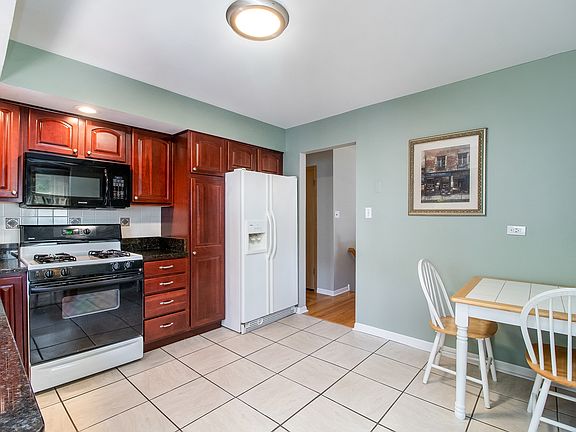4th image of 1026 Willow Ln