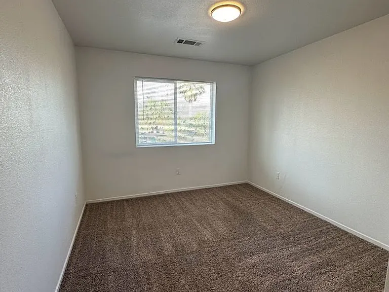 lakeside825 — Photo 15