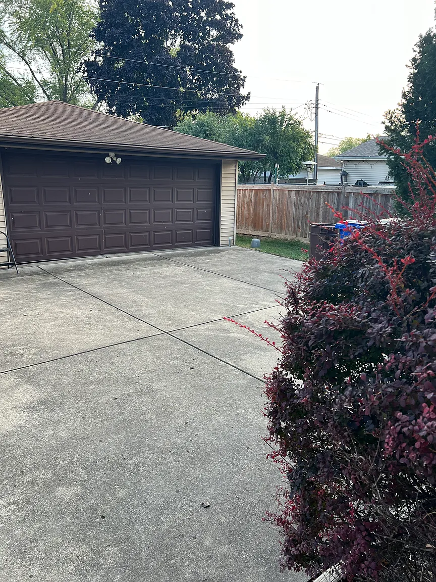 703 E Dogwood Ln photo 1