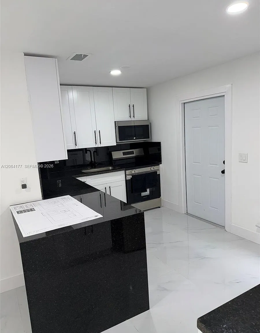 3 bed, 1247 sqft, $3,200 — Photo 3