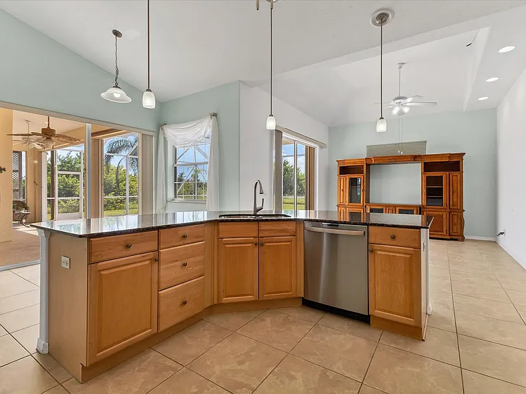 15077 Acorn Cir — Photo 10