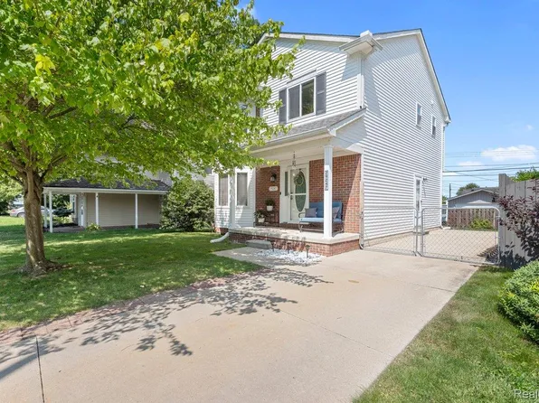 29247 Adams Dr, Gibraltar, MI 48173