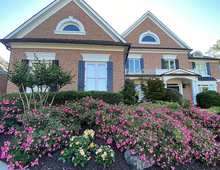 2nd image of 225 Woodscape Ct