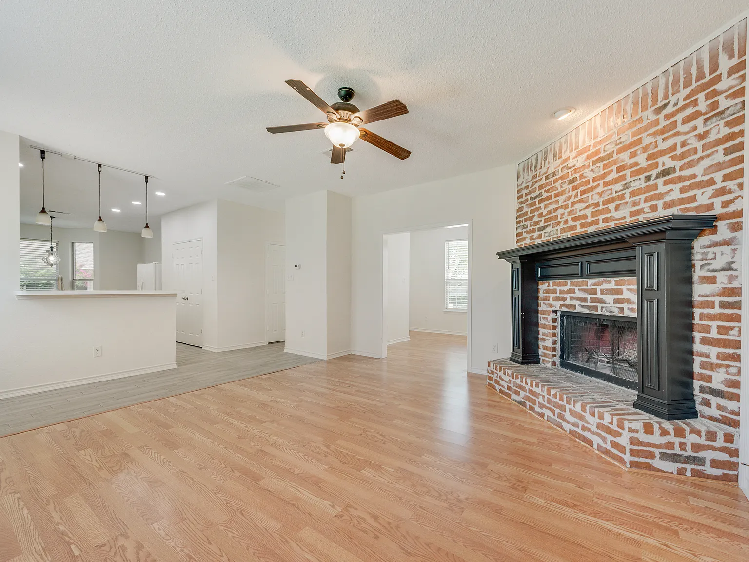 4 bed, 2.5 bath, 2364 sqft, $2,795 — Photo 3