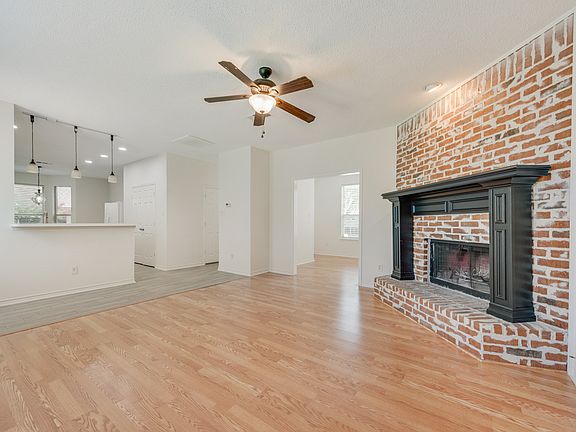 3rd image of 1414 Berkley Rd
